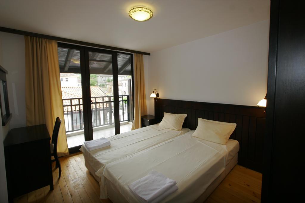 Guest House Bukor Shtepi Mandrica ภายนอก รูปภาพ