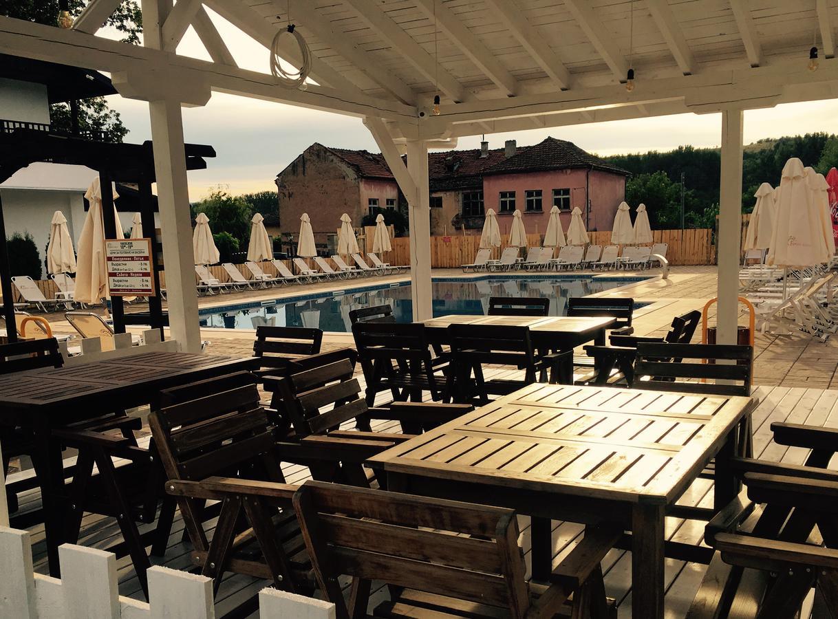 Guest House Bukor Shtepi Mandrica ภายนอก รูปภาพ