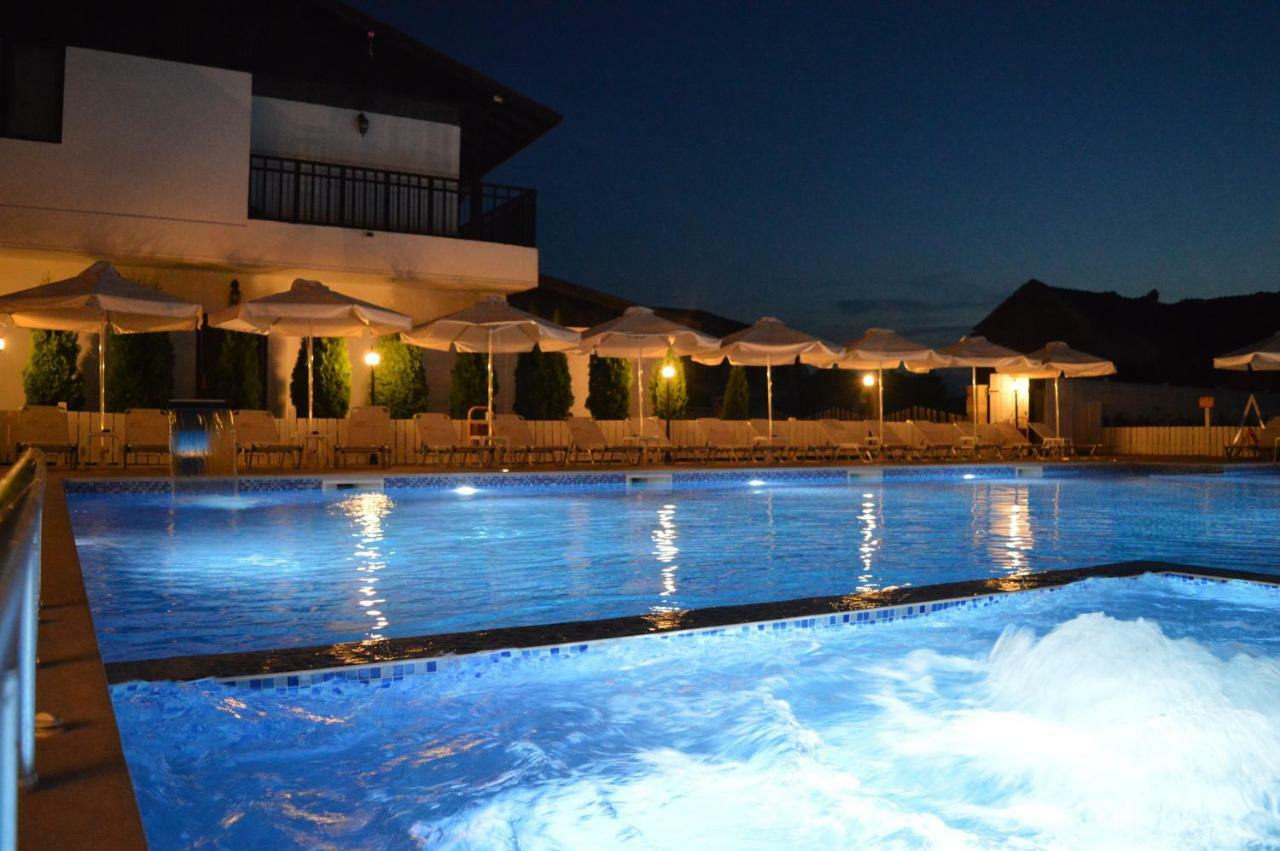 Guest House Bukor Shtepi Mandrica ภายนอก รูปภาพ