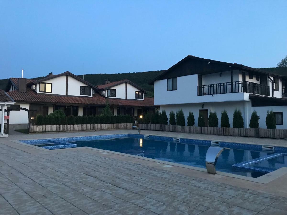Guest House Bukor Shtepi Mandrica ภายนอก รูปภาพ