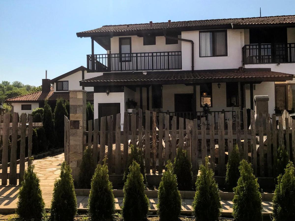 Guest House Bukor Shtepi Mandrica ภายนอก รูปภาพ